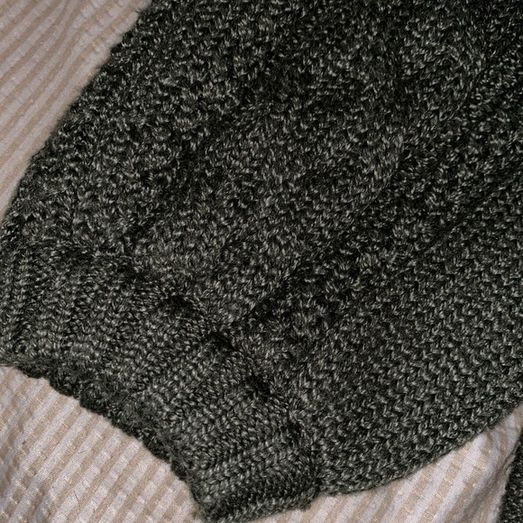 V neck heavy knit sweater! - Picture 3 of 5